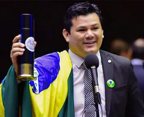 Imagem ilustrativa da imagem Relator recomenda suspensão do mandato de Gilvan da Federal