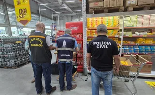 Imagem ilustrativa da imagem 287 kg de carne vencida e produtos com mofo são apreendidos em supermercados no ES