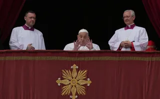 Imagem ilustrativa da imagem Fiéis se reúnem na praça São Pedro e se dizem surpresos com morte do papa Francisco