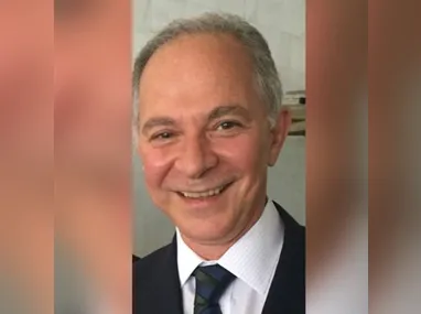 José Vicente de Sá Pimentel é embaixador aposentado