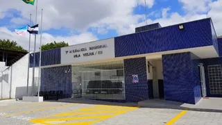 Imagem ilustrativa da imagem Criança cai do segundo andar de prédio em Vila Velha e mãe é levada para delegacia