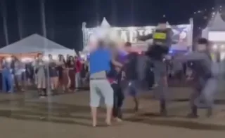 Imagem ilustrativa da imagem VÍDEO | Policial militar dá 'voadora' para separar briga em festa no ES