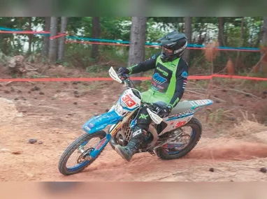 Imagem ilustrativa da imagem Cerveja, shows e disputa de motocross nas montanhas do ES