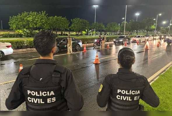A blitz foi uma ação integrada da Polícia Civil, Polícia Militar, Polícia Científica, Bombeiros, Guarda Municipal e Detran.