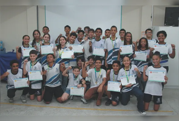 Alunos da escola Terfina Rocha Ferreira, premiados com medalhas de ouro, prata, bronze e de honra ao mérito.