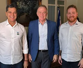 Imagem ilustrativa da imagem Casagrande anuncia Bônus Desempenho para 15 mil professores da Rede Estadual