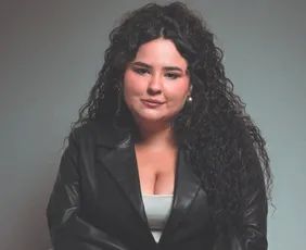 Imagem ilustrativa da imagem "Fazia coisas perigosas para mudar minha aparência", diz atriz Castorine