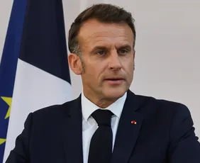 Imagem ilustrativa da imagem Macron enfrenta protestos de estudantes e fechamento de escolas por toda a França