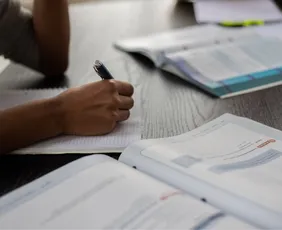 Imagem ilustrativa da imagem Sedu oferece cursos gratuitos para alunos do Ensino Médio; inscrições vão até sexta