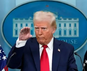 Imagem ilustrativa da imagem 'Posso fazer coisas terríveis a países, mas não cobrar taxas', diz Trump