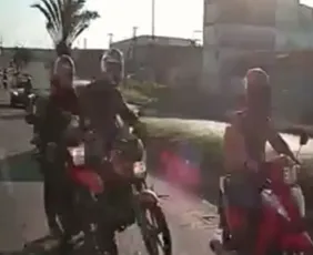 Imagem ilustrativa da imagem Vídeo mostra acidente com morte envolvendo três motos e carreta na BR-101 no ES