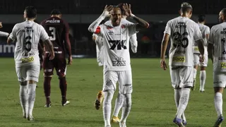 Imagem ilustrativa da imagem Gol, assistência e belo chapéu: Neymar dá show em Cariacica