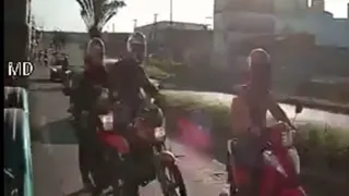 Imagem ilustrativa da imagem Vídeo mostra acidente com morte envolvendo três motos e carreta na BR-101 no ES