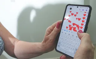Imagem ilustrativa da imagem Golpe do amor: mulher finge câncer e idoso perde R$ 600 mil