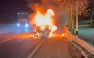 Imagem ilustrativa da imagem Motorista embriagado capota carro e veículo pega fogo na BR-259 em Colatina