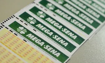 Imagem ilustrativa da imagem Mega-Sena sorteia prêmio acumulado de R$ 105 milhões; confira dezenas