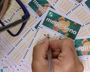Imagem ilustrativa da imagem Mega-Sena acumula e prêmio principal vai para R$ 20 milhões