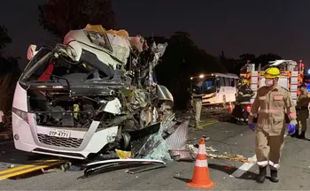Imagem ilustrativa da imagem Acidente envolvendo ônibus com universitários deixa 75 vítimas em Goiás; 5 morreram