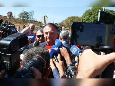 O ônibus ficou partido no meio com o impacto da colisão