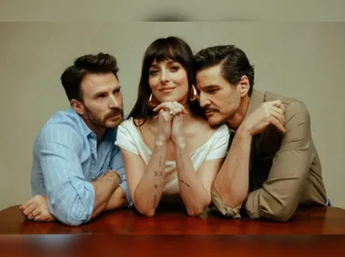 Na trama original, a personagem de Julianne (Roberts) combina de se casar com o amigo Michael (Mulroney) caso os dois estejam solteiros aos 28 anos de idade