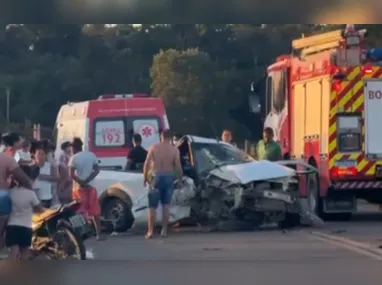 Imagem ilustrativa da imagem Criança e jovem morrem após picape capotar no Norte do ES