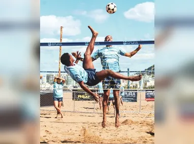 Imagem ilustrativa da imagem Etapa do Campeonato Estadual de futevôlei movimenta a praia de Camburi