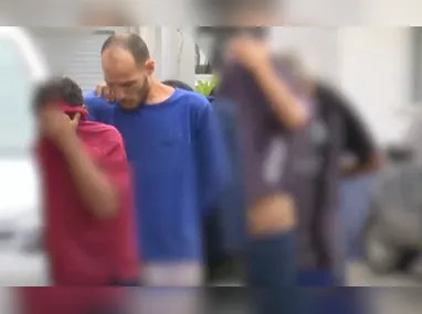 Esposa de suspeito morto em confronto com a policiais contestou a versão da polícia