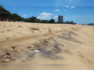 Navio na Baía de Vitória: impacto nas exportações pelo Espírito Santo pode encarecer construções nos EUA