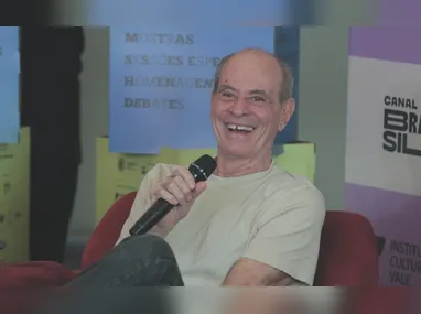 Bruce Willis enfrenta fase avançada da demência frontotemporal e conta com o apoio da família e dos fãs em meio à luta contra a doença.