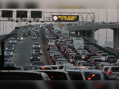 Imagem ilustrativa da imagem Trânsito de Vitória fica complicado após protesto e obras