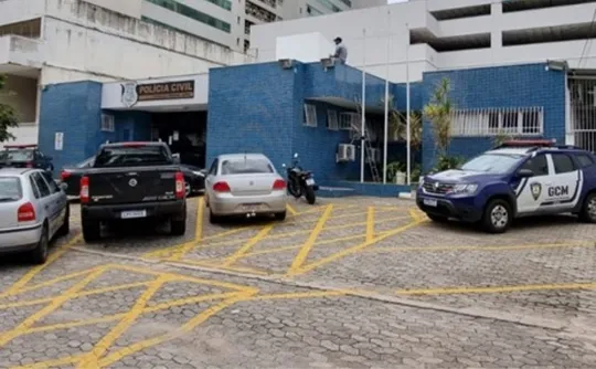 Imagem ilustrativa da imagem Homem é preso suspeito de beijar e assediar menina de cinco anos na Serra