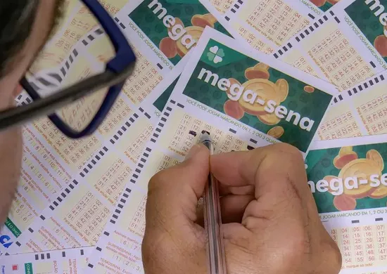 Imagem ilustrativa da imagem Mega-Sena acumulada sorteia R$ 55 milhões neste sábado