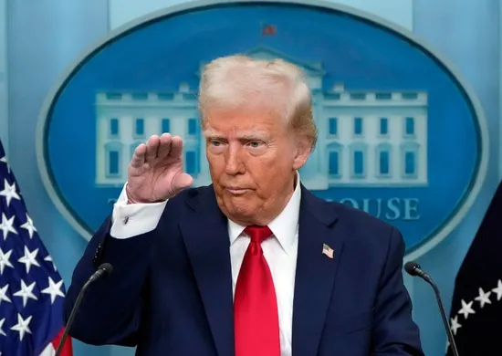 Imagem ilustrativa da imagem 'Posso fazer coisas terríveis a países, mas não cobrar taxas', diz Trump