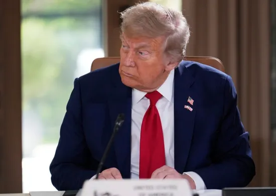 Imagem ilustrativa da imagem Trump confirma em rede social o resgate do segundo piloto americano no Irã