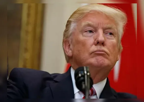 Imagem ilustrativa da imagem Sob pressão de ações do ICE, Trump diz estar 'revisando tudo' após 2ª morte no mês