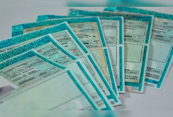 Legislação mantém a proibição para utilização de óculos, bonés, gorros e chapéus nas fotos da carteira de motorista