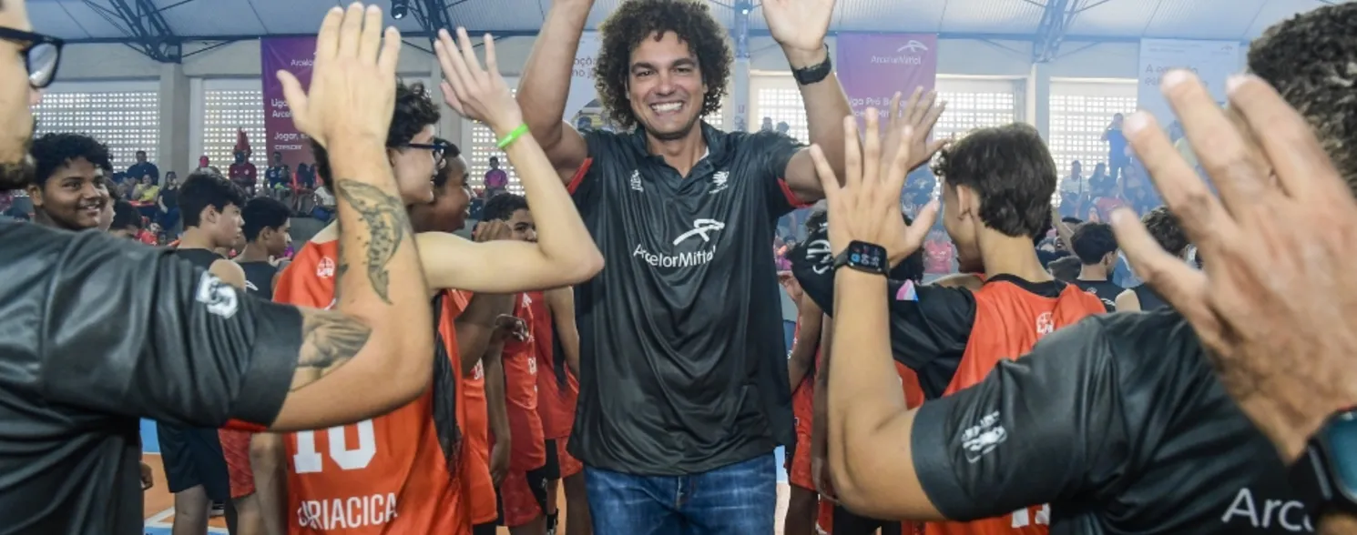 Imagem ilustrativa da imagem Inspiração para jovens atletas, Anderson Varejão participa de lançamento de liga
