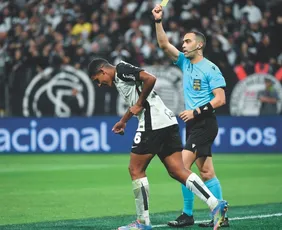 Imagem ilustrativa da imagem Árbitro do ES debate com VAR em pênalti polêmico: "Não trabalhamos com sentimento"