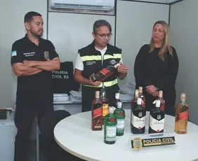 Imagem ilustrativa da imagem Blitze apreende 200 garrafas de bebidas falsificadas na Grande Vitória