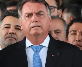 Imagem ilustrativa da imagem Bolsonaro passa mal e é levado para hospital sob escolta da polícia