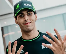 Imagem ilustrativa da imagem Bortoleto festeja pontuação no México após batalha com antigo rival