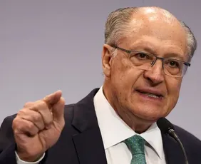 Imagem ilustrativa da imagem Alckmin diz que tarifa global de 15% aplicada pelos EUA pode ser benéfica ao Brasil