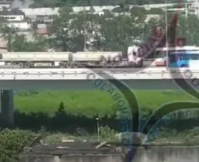 Imagem ilustrativa da imagem Carreta sobe pela contramão na 2ª Ponte e trava trânsito em Vitória