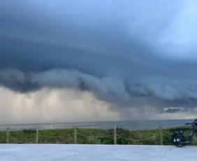 Imagem ilustrativa da imagem ES entra em alerta para tempestades com ventania e queda de granizo