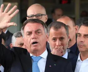 Imagem ilustrativa da imagem Bolsonaro nega tentativa de fuga e pede revogação de prisão domiciliar