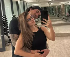 Imagem ilustrativa da imagem Gabriel Medina anuncia gravidez da namorada, Isabella Arantes