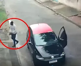 Imagem ilustrativa da imagem Homem tem carro roubado ao sair da garagem de casa na Serra; veja vídeo