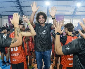 Imagem ilustrativa da imagem Inspiração para jovens atletas, Anderson Varejão participa de lançamento de liga
