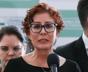 Imagem ilustrativa da imagem Zambelli tem prisão mantida após passar mal e ser atendida em audiência na Itália