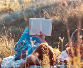 Imagem ilustrativa da imagem "Nunca é tarde para despertar o amor pela leitura", diz especialista